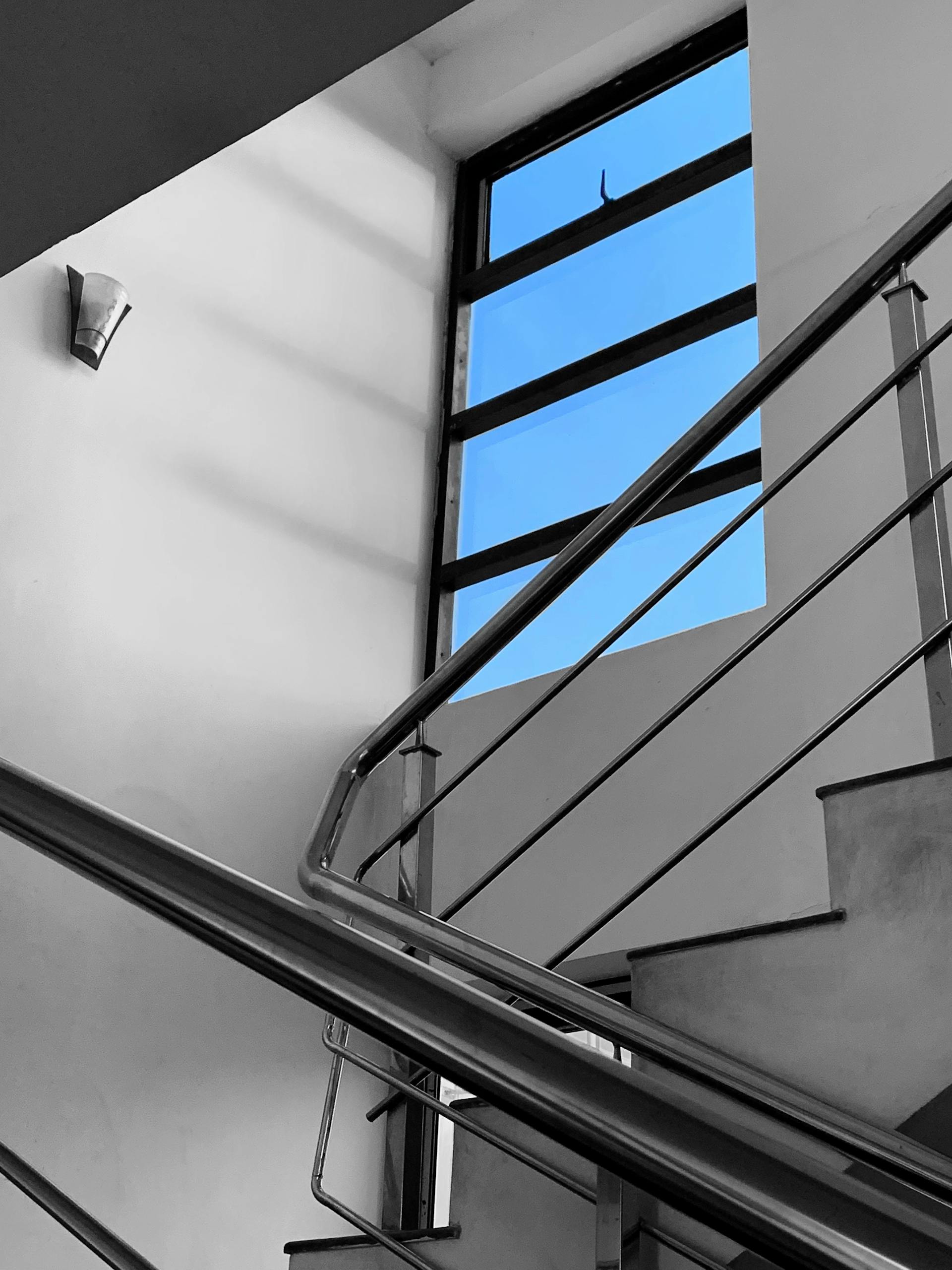 https://www.alusynco.com/wp-content/uploads/2025/07/aluminum-standard-balustrade-systems-01.jpg.