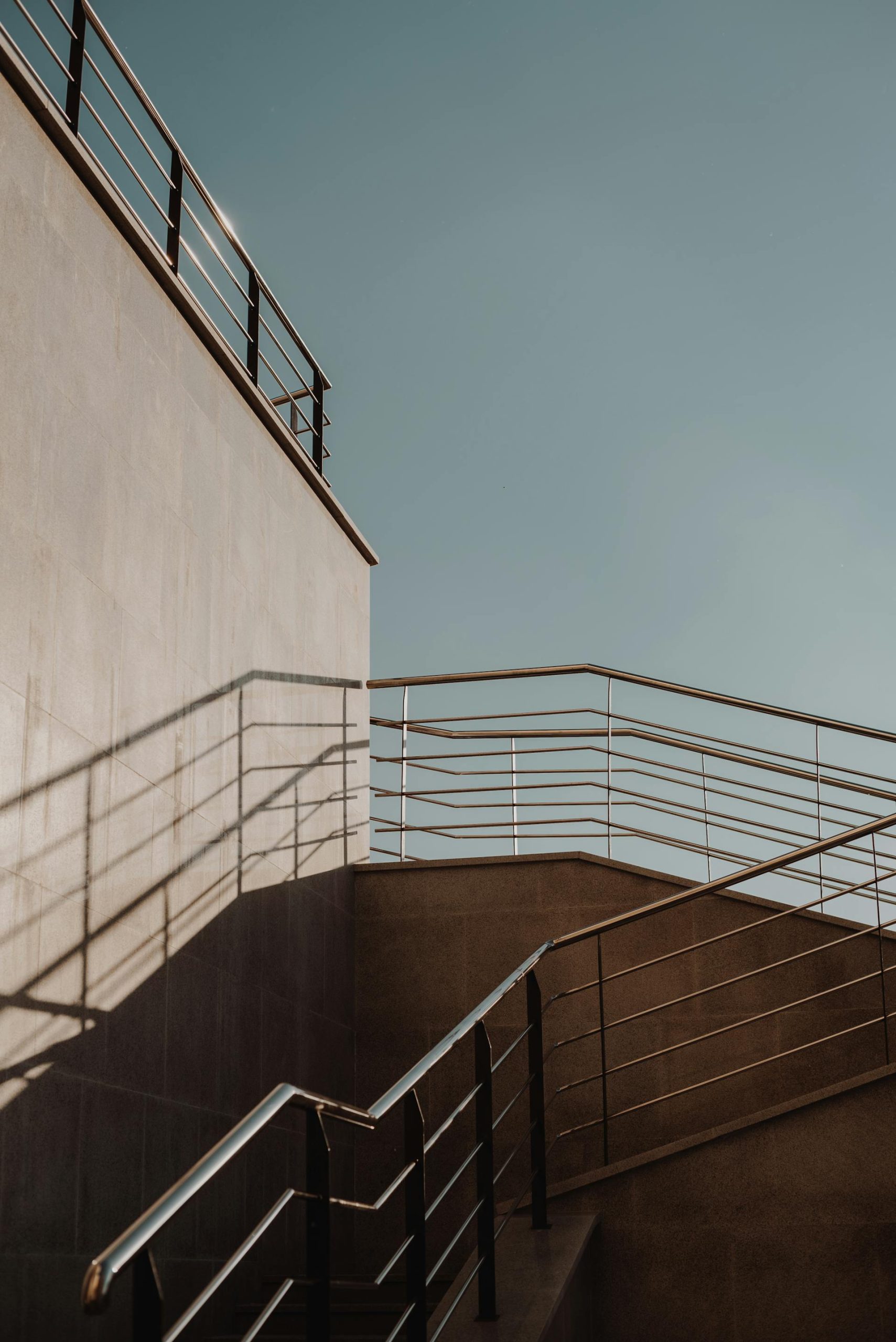https://www.alusynco.com/wp-content/uploads/2025/07/aluminum-standard-balustrade-systems-02-scaled.jpg.