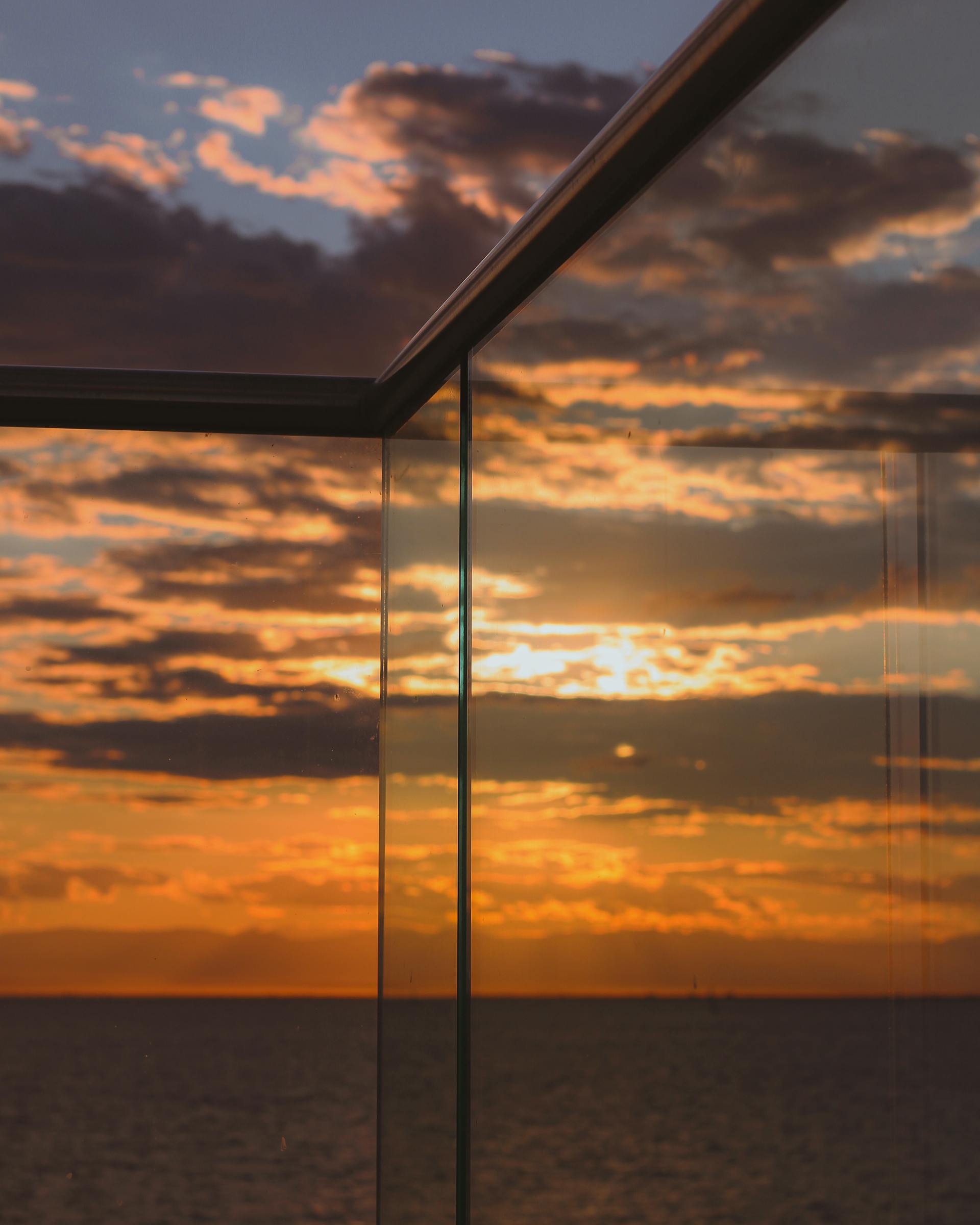 https://www.alusynco.com/wp-content/uploads/2025/07/frameless-glass-balustrades.jpg.