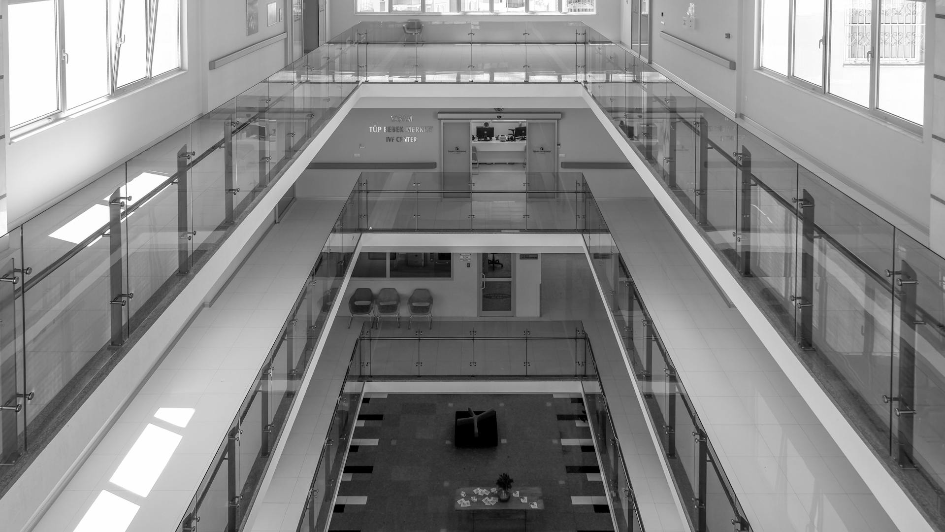 https://www.alusynco.com/wp-content/uploads/2025/07/glass-balustrades.jpg.