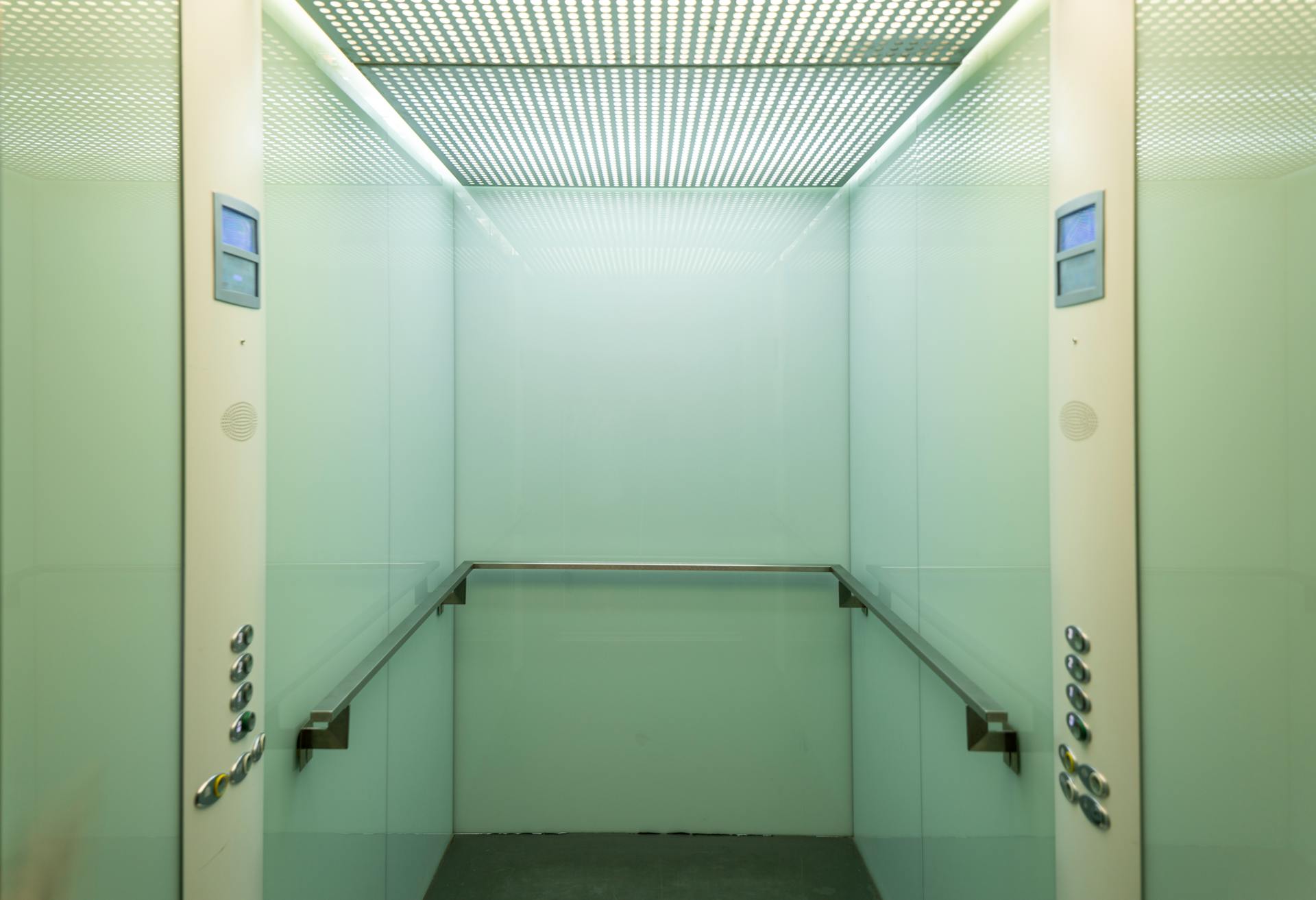 https://www.alusynco.com/wp-content/uploads/2025/07/headrails-03.jpg.