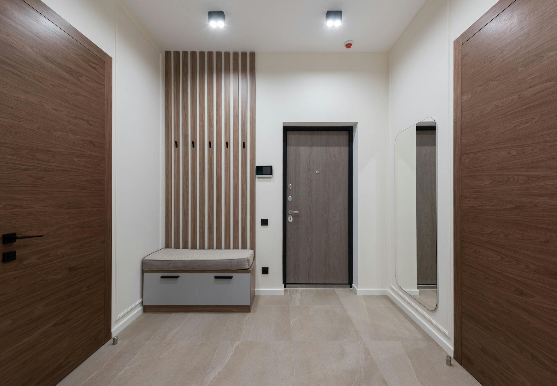 https://www.alusynco.com/wp-content/uploads/2025/07/interior-doors-flush-doors-01.jpg.